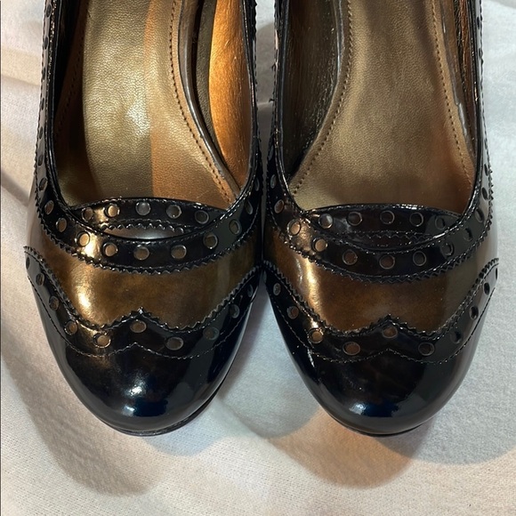 Ruby and Bloom Black and Brown Patent Leather Heels rounded toe like new - Picture 13 of 14